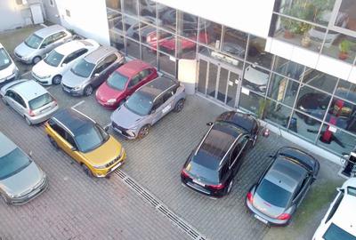 OPORTUNITATE Locatie imobiliara cu doua showroomuri functionale si ultradotate - 1