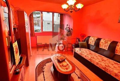 Apartament cu 3 camere decomandat, mobilat în Dâmbovița