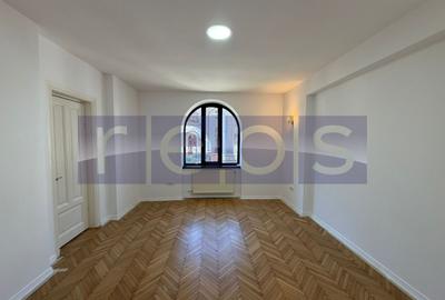 Casă individuală cu 8 camere în Capitale