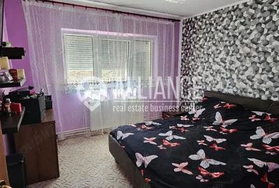 Apartament cu 3 camere decomandat, mobilat în Poarta 6