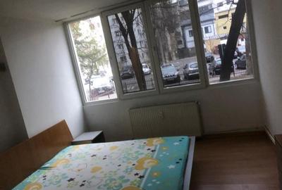 Apartament cu 3 camere decomandat, mobilat în Titan