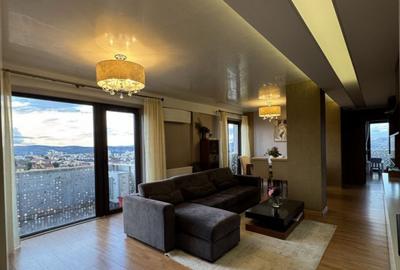 Apartament cu 3 camere semidecomandat, mobilat în Europa