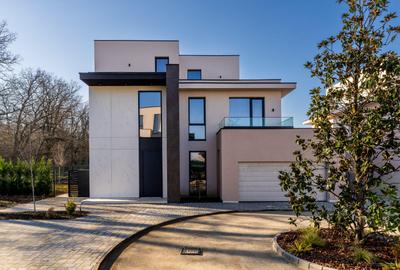 Casă individuală cu 5 camere în Pipera