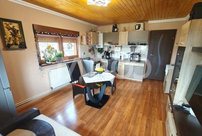 Apartament 2 camere cu balcon de vanzare -complet mobilat - COMISION 0 - 4