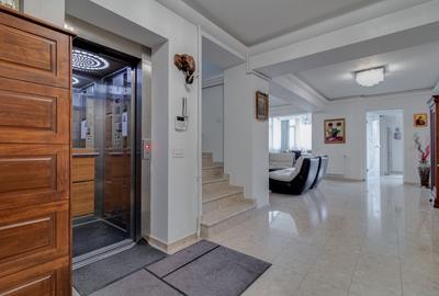 Apartament cu 7 camere decomandat, mobilat în Bucureștii Noi