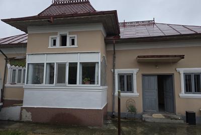 Casa cu Teren intravilan 1500 mp, Centrala termica, Poiana Lacului - 60.000 € - 1
