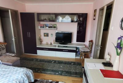 Apartament cu 2 camere semidecomandat în Baba Novac