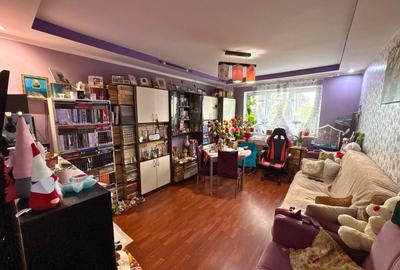 Apartament 3 camere decomandat ( balcon si două pivnițe) - 1