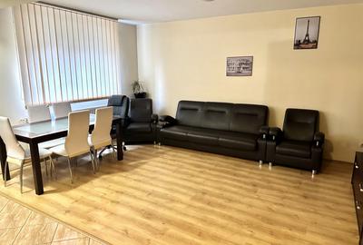 Apartament cu 3 camere decomandat, mobilat în Cetate