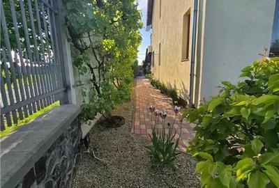 DUPLEX 5 CAMERE - ZONA LINISTITA - TOATE UTILITATILE - GATA DE MUTAT - 4
