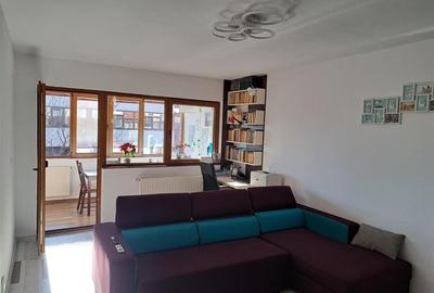 Apartament cu 3 camere decomandat, mobilat în Central