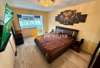 Apartament cu 3 camere semidecomandat, mobilat în Alexandru cel Bun
