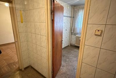 Apartament cu 3 camere decomandat, mobilat în Titan