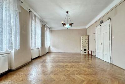Apartament cu 4 camere circular în Centrul Istoric