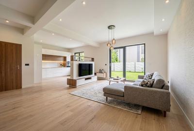 Duplex cu 5 camere în Păcii