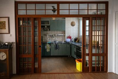 3 camere, Matei Voievod, etaj 1, an 2008, 98 mp - 2