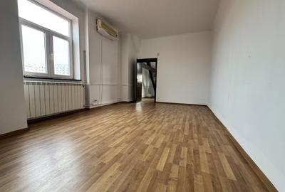 Birou, 114 mp în P-ța Victoriei