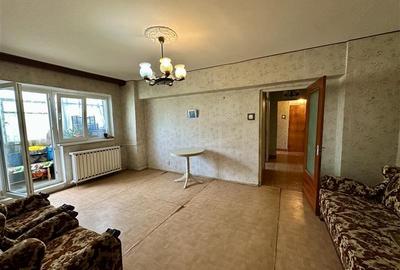 Apartament cu 3 camere semidecomandat, mobilat în Apusului
