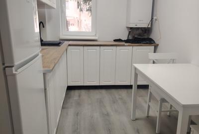 Apartament cu 2 camere semidecomandat, mobilat în Tractorul
