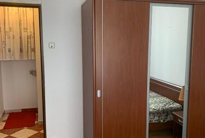 Apartament cu 2 camere semidecomandat, mobilat în Pantelimon
