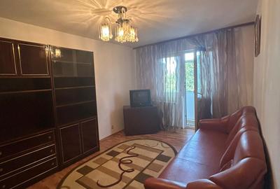 Apartament cu 3 camere decomandat în Sud