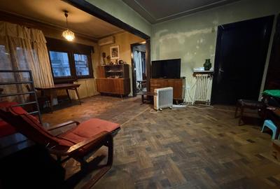 Apartament cu 4 camere semidecomandat în P-ța Rosetti