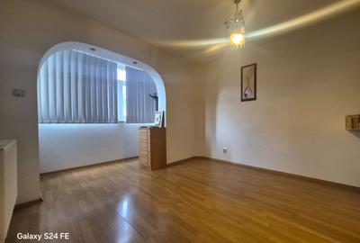Apartament cu 2 camere decomandat în Precista