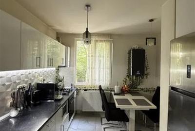 Vanzare Apartament 3 Camere Semidecomandat Berceni-Izvorul Crisului - 1