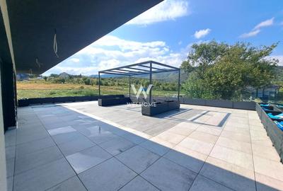 Casa cu piscina interioara si priveliste catre Cetatea Cisnadioarei - 6