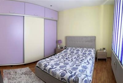 Apartament la casa, Central