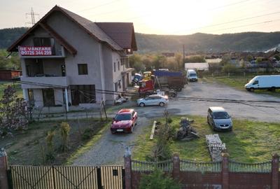 Casă de vanzare- cu spatiu comercial si 7.773  teren - 1