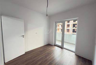 Asfalt. Spatiu pod. Balcon mare. - 6