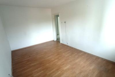Apartament trei camere  zona Mausoleu - 1