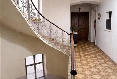 Apartament spatios cu 4 camere in inima orasului, ideal locuinta sau investitie - 16