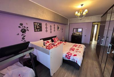- Apartament 3 camere Central, Mobilat Utilat, Renovat in totalitate. - 2