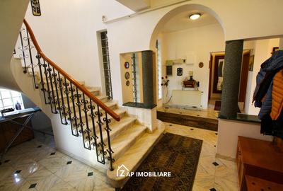 Unirii - Casa Zona Romcab -  400mp - 1259 mp teren - Garaj dublu - piscina - 24