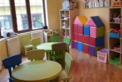 Casă individuală cu 11 camere decomandat în Tineretului