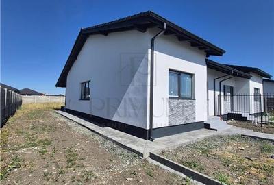 Duplex pe parter - 2 dormitoare - 3 bai ( o baie pe terasa ) - zona in plina dez - 1