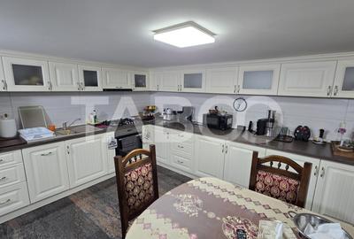 Casa individuala de vanzare 10 camere 691mp teren si garaj zona Lupeni - 9