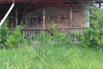 De vanzare Casă / Vilă cu 5 camere, la rosu - 2