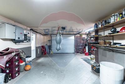 Casă spațioasă 350 mp utili, Teren 650 mp, Garaj subteran, Tractorul - 58