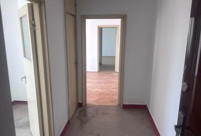 De vânzare apartament 2 camere Cartier Hipodrom - 2