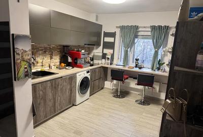 Apartament cu 3 camere decomandat, mobilat în Tei