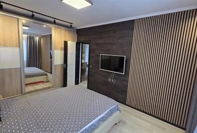 Apartament cu 3 camere nedecomandat, mobilat în Tractorul