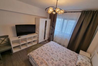 //3 CAMERE//BULEVARDUL REPUBLICII// - 8