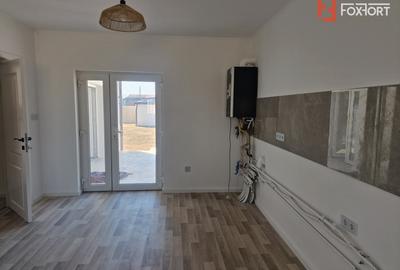 Casa individuala de vanzare cu 3 camere si teren de 710 mp - Izvin - 3