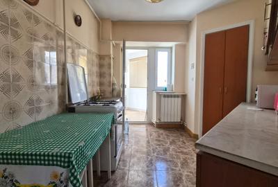 Tomis 3 - ap 3 cam , et 2/8 , centrala gaze (necesita renovare) - 6
