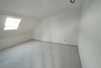 Apartament unic de vanzare, 4 camere, terasa acoperita, Zona Cetatii - 3