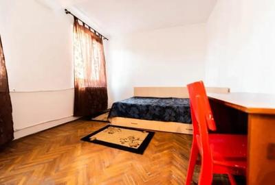 Garsonieră decomandată în P-ța Universității