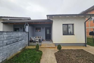 Duplex pe parter, între Moșnița Nouă și Urseni, cu 2 băi, 2 terase, comision 0% - 1